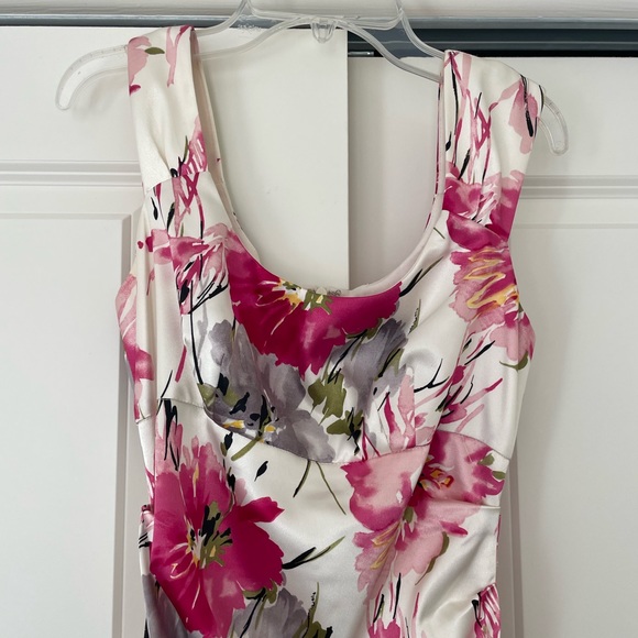 Mid length floral pink and cream dress - Picture 3 of 3